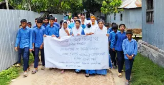কুষ্টিয়ায় প্রধান শিক্ষকের বিরুদ্ধে মামলা, শিক্ষার্থীদের মানববন্ধন